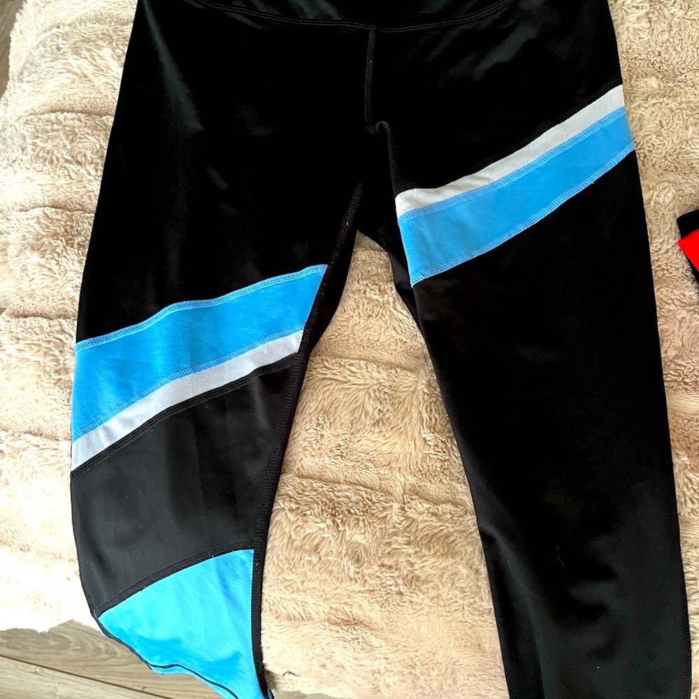 Zella Lot - 3 pairs of pants 1 shirt
